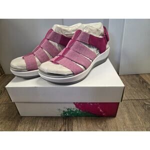 Clarks Cloudsteppers ARLA SHAYLIE Sandals Deep Fuscia Pink Fabric NEW IN BOX 8.5